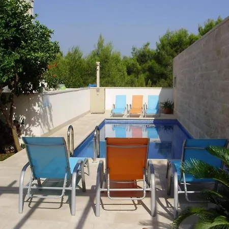 Apartman Family-friendly With Swimming Pool Supetar, Brac - 16774